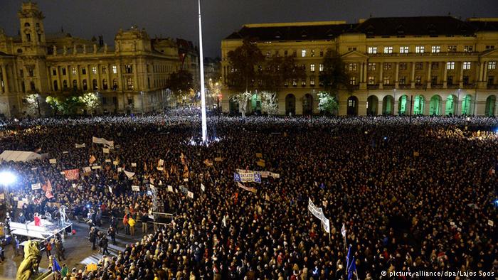 Macaristan halkı hükümet karşıtı protesto gösterileri düzenledi.