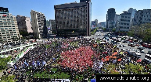 Güney Kore işçilerinden dev protesto eylemi