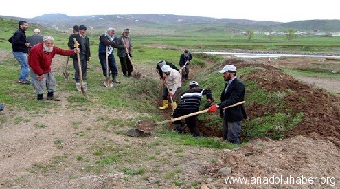 5 kilometrelik su kanalını kendileri açıyor