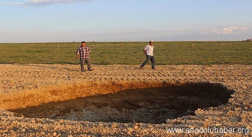 Konya’da 70 metre derinliğinde obruk oluştu