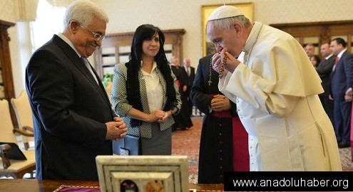 Papa’dan Abbas’a “Barış Meleği” ödülü !