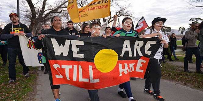 Aborjinler, Melbourne’de gösteri düzenledi