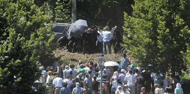 Sırbistan Başbakanı taşlı saldırıya uğradı