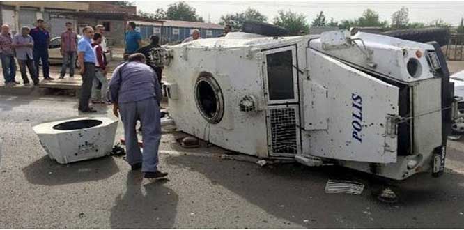 Diyarbakır’da zırhlı araç devrildi: 2 polis şehit, 4 polis yaralı