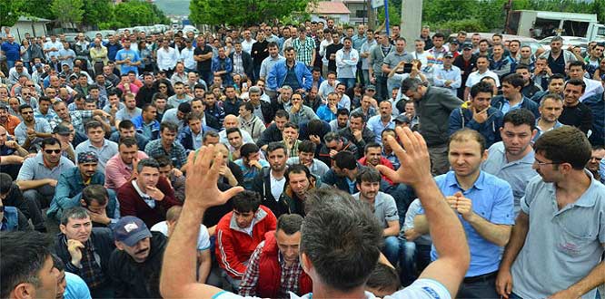 Eyleme katılan 1500 işçi kovuldu
