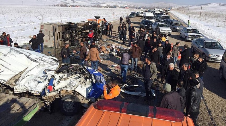 Van’da trafik kazası: 11 ölü Van’da trafik kazası: 11 ölü