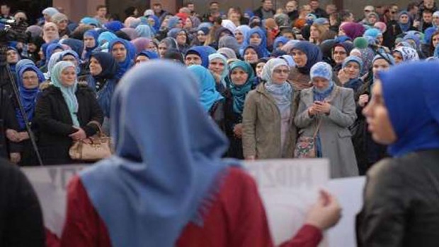 Bosna ‘da Başörtüsü Yasağına Protesto