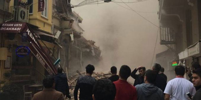 İstanbul’un Beyoğlu ilçesinde beş katlı bir bina çöktü