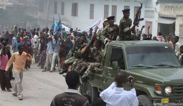 Somalili kabilelerin protestosu olaylı bitti