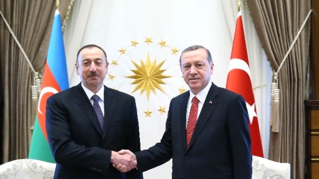 Aliyev’in yardımcısı: Azerice Türkçe dili karşısında korunmalı