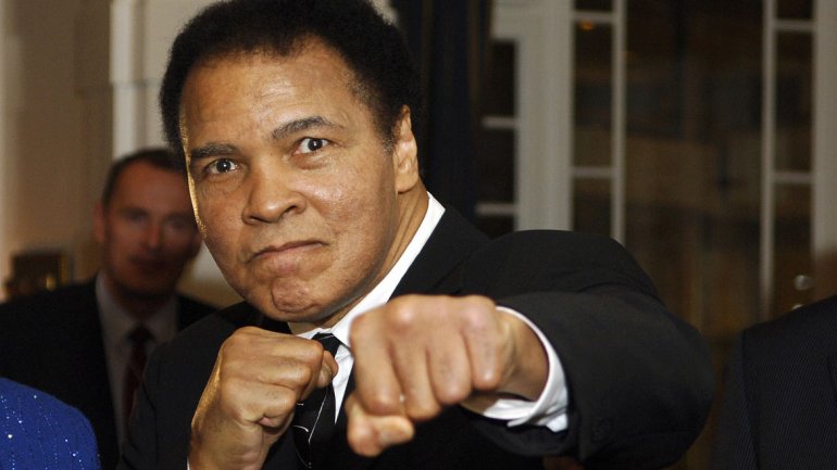 Dünya boksunun efsane ismi Muhammed Ali vefat etti