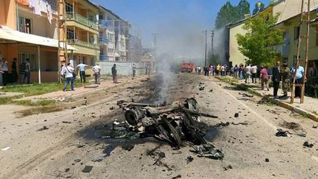 Tunceli’de adliye lojmanlarına bomba yüklü araçla saldırı: 9 yaralı