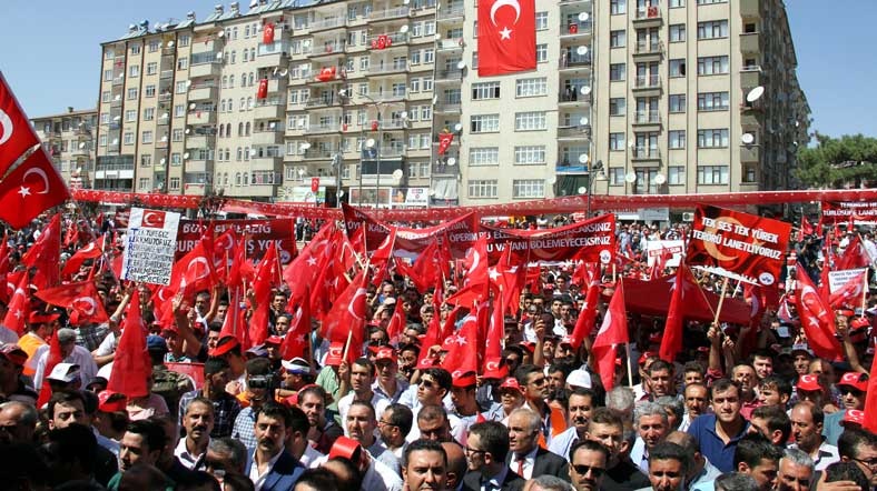 Terör saldırılara karşı Elazığ’da yürüyüş yapıldı, Siirt’te nöbet tutuldu