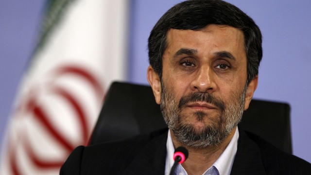 Ahmedinejad Cumhurbaşkanlığı seçimi için adaylık başvurusu yaptı