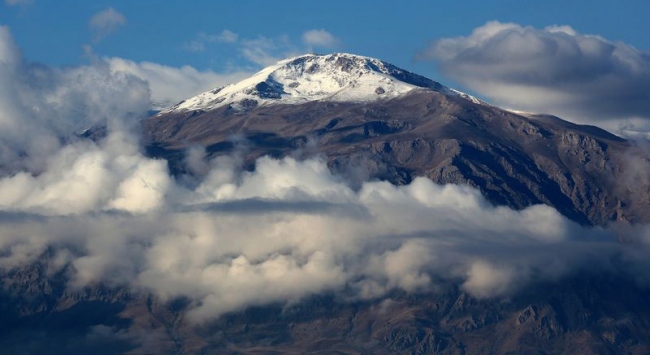 Munzur Dağı’na kar yağdı