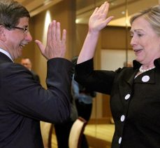 ABD Dışişleri, Clinton’ın Davutoğlu’yla görüşmesine dair yazışmaları sansürledi