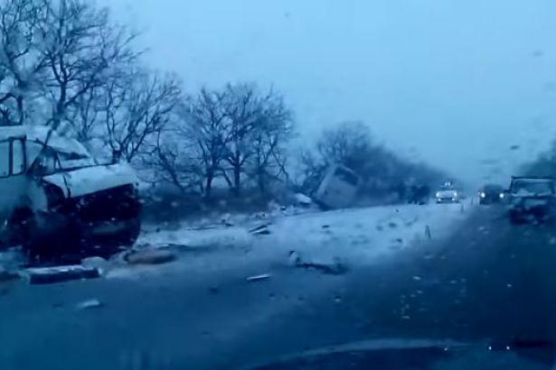 Rusya’da zincirleme kaza: 10’u çocuk 13 kişi hayatını kaybetti