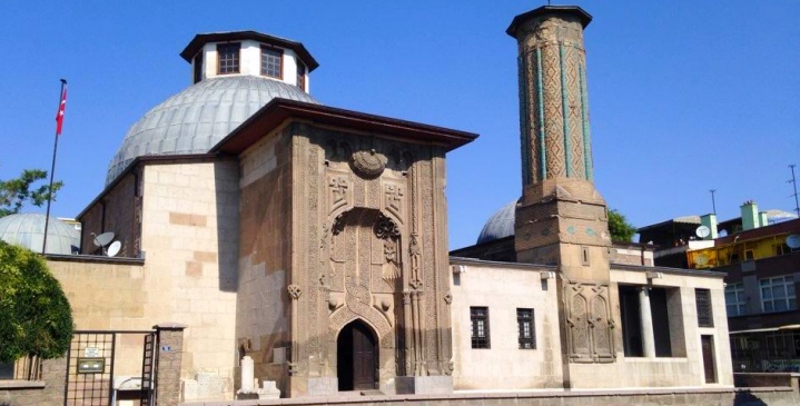 Yaklaşık 800 yıllık medrese ‘taş kanseri’ oldu