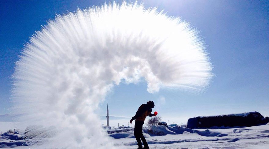 Kaynar su, dondurucu havayla buluşunca ortaya çıkan eşsiz güzellik – FOTO HABER