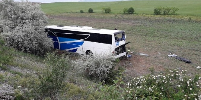 Şoförü uyuyan yolcu otobüsü şarampole yuvarlandı: 8 ölü, 34 yaralı