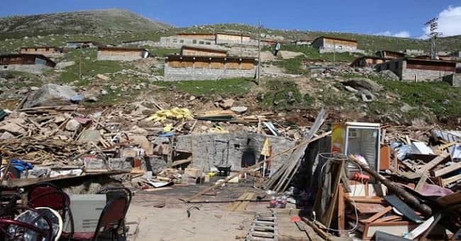 Rize’de yıkılan yerlerin yeniden yapılmasına valilikten izin çıkmadı!