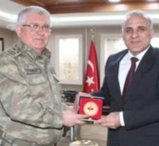 “Darbeyi önledi” denilen general emekliye sevk edildi
