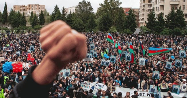 Azerbaycan’da binlerce kişi yolsuzlukları protesto etti