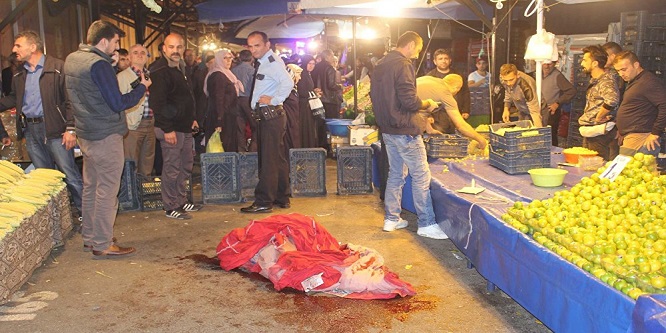 Emekli polis, ‘mandalinalarını beğenmediği’ 2 pazarcıyı vurdu