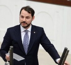 Berat Albayrak: Biz dolarla uğraşmıyoruz, istesek düşürürüz