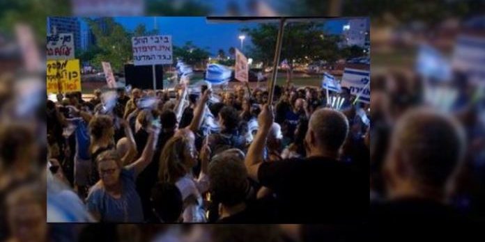 Tel Aviv’de Netanyahu yolsuzluklardan dolayı protesto edildi