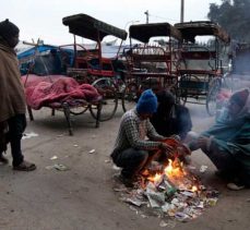 Hindistan’da dondurucu soğuklarda 187 kişi öldü