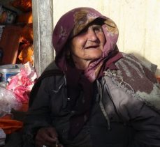 Çöp evde yaşayan Emine nine, çıkan yangında hayatını kaybetti