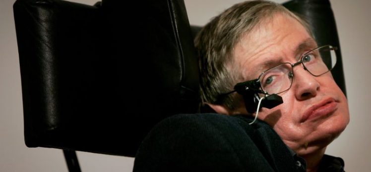 Ünlü Fizikçi Stephen Hawking hayatını kaybetti