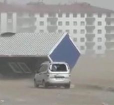 Erzurum’da fırtına hayatı felç etti