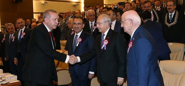 Erdoğan ve Kılıçdaroğlu’ndan Meclis’teki gerginlik sonrası ilk tokalaşma