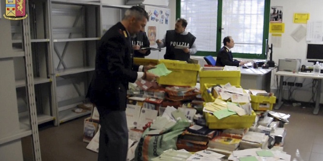 Evinde 400 kilo posta bulunan postacı: Yeterli maaş vermiyorlardı, dağıtımı bıraktım