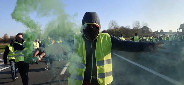 Fransa Başbakanı’ndan protesto itirafı: Hata yaptık!