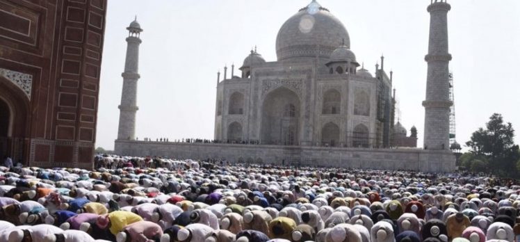 Hindistan’dan Ahlaksız Bir Girişim ! Tac Mahal’de Namaz Kılmak Yasaklandı