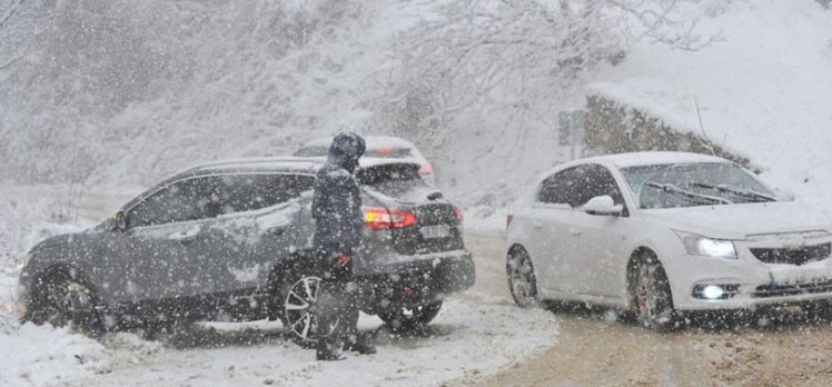 Van, Hakkari ve Bitlis’te karrdan dolayı yollar kapandı