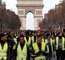 Paris’te 9. hafta: Polis Sarı Yelekler’e müdahale, 121 gözaltı