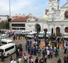 Siyonistlerin bu seferki hedefi KİLİSE: Sri Lanka’da 3 kilise ve 3 otele saldırı düzenlendi