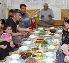 Muş’ta iftar yemeğine giden 13 kişiye koronavirüs bulaştı, validen uyarı geldi