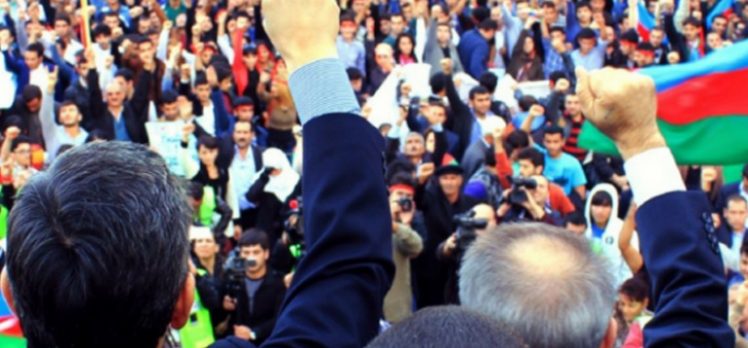 Bakü’de ABD karşıtı protesto eylemleri