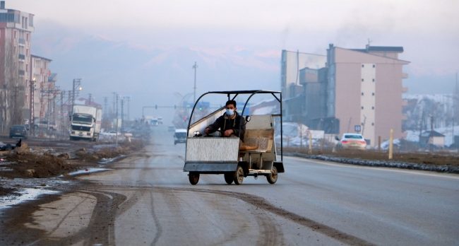 Hurda malzemelerden elektrikli araç yaptı