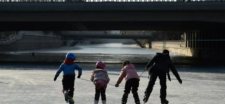 Oğlunu 24 bin dolara satıp parasıyla tatile çıktı