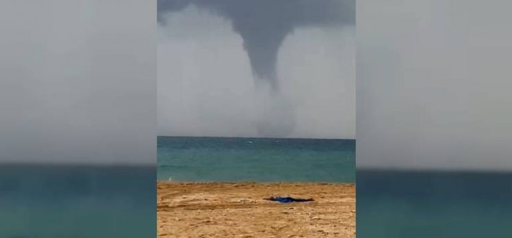 Antalya’da görenleri şaşkına çeviren dev hortum