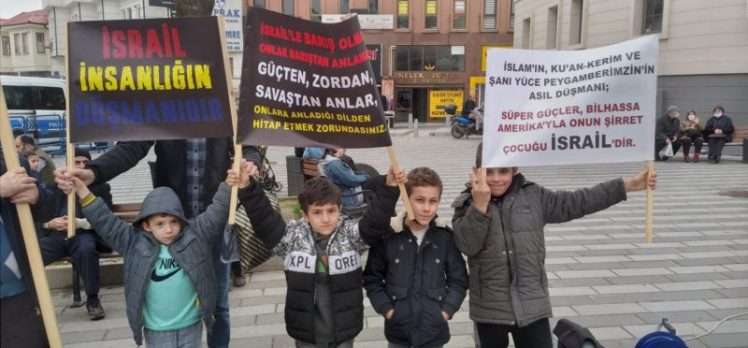 Bursa halkı, israil cumhurbaşkanının gelişine tepki gösterdi: Canın cehenneme Herzog!